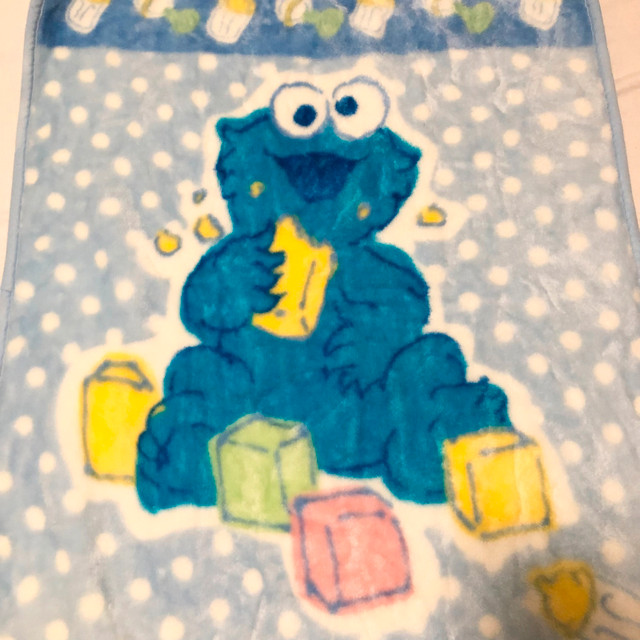 2004 Sesame Beginnings Cookie Monster Baby Blanket 42 x 29.5 In in Bedding in City of Toronto - Image 2