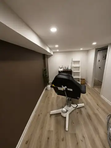 Private beauty room for rent in Hair Stylist & Salon in City of Toronto - Image 3