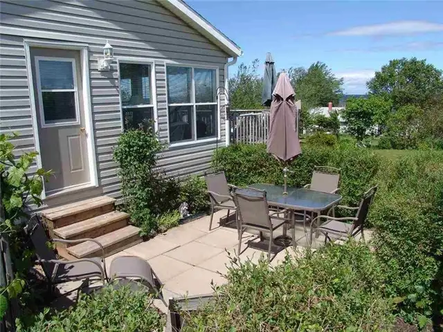 Beautiful cottage on the Northumberland Straight in Nova Scotia in Canada - Image 4
