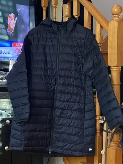 This is a Wind River black puffer jacket, perfect for cool weather! This item is in used condition....