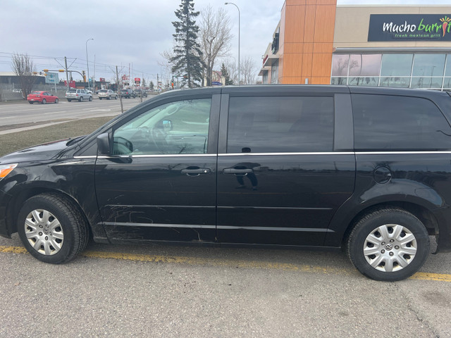 2012 VW Routan in Cars & Trucks in Calgary - Image 3