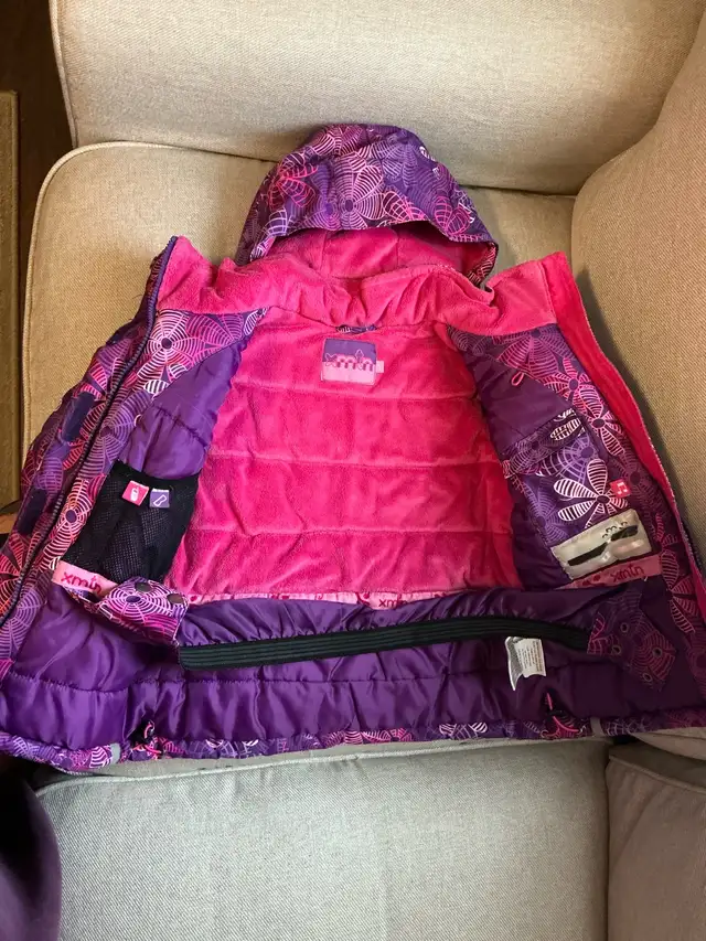 Set: Winter Jacket and Snow Pants, Size 5 in Kids & Youth in Edmonton - Image 3