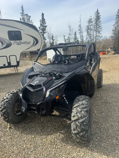 2017 Can-am Maverick X3 turbo-r Has 126 hrs and 3000km I have a roof for it as well and spare belt.