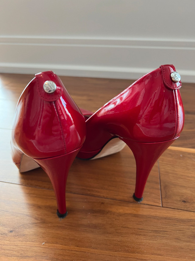 Stuart Weitzman Logolille Red Quasar (7.5) dans Femmes - Chaussures  à Laval/Rive Nord - Image 2