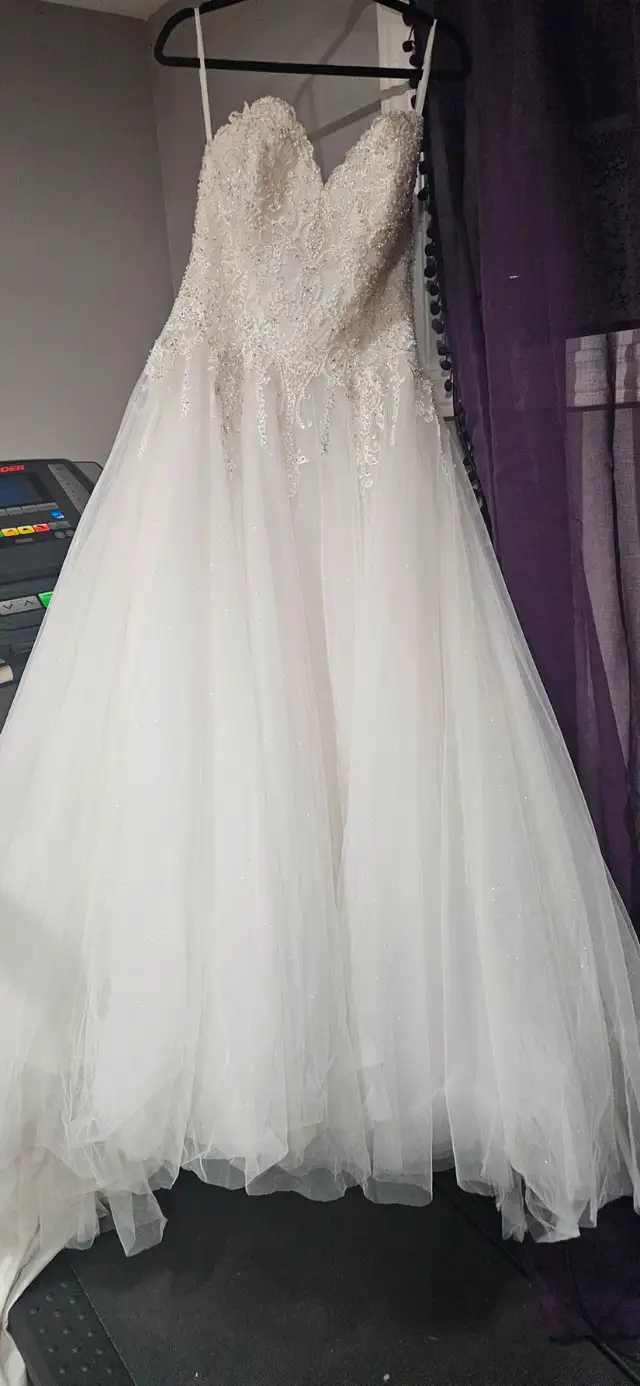Allure Bridal Gown  Strapless Size 1262863282622595121