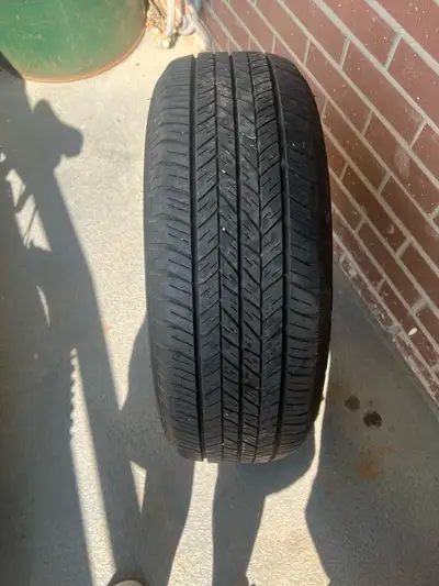 One Dunlop tire in great condition 225-60-17