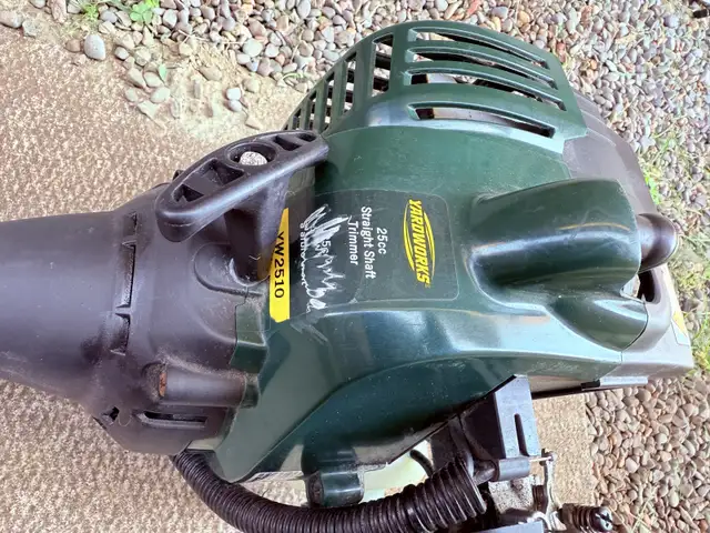 Yardworks 25cc Straight Shaft Gas Grass Trimmer in Lawnmowers & Leaf Blowers in Markham / York Region - Image 4