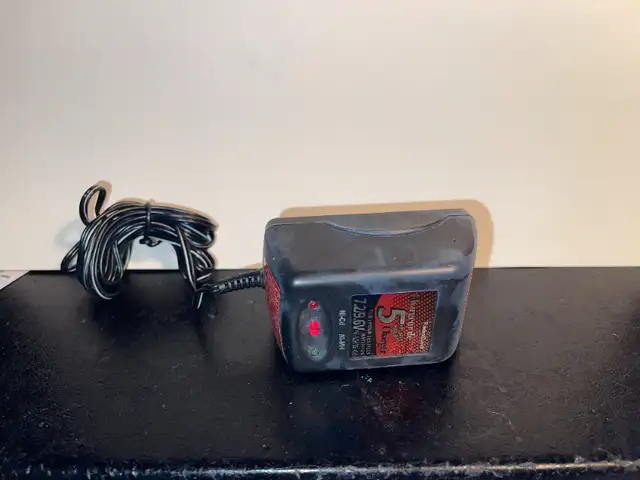 RADIO SHACK 7.2/9.6 V RC Car Battery Charger w/ Manual & Box