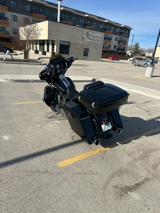 2012 Harley street glide in Street, Cruisers & Choppers in Winnipeg - Image 4