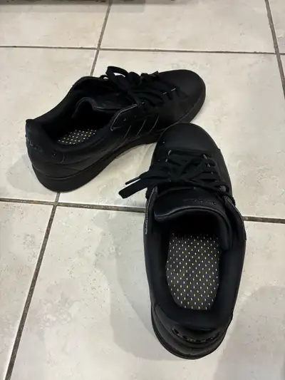Step up your shoe game with these Adidas Grand Court Base shoes! These slick, all-black sneakers are...