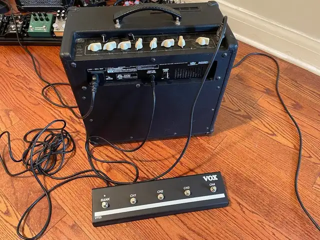 Vox Valvetronix VT15 and Vox VFS5 5 Button Footswitch in Amps & Pedals in City of Toronto - Image 3