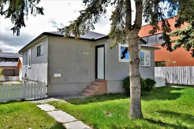 Cozy 2-bedroom Basement suite with extra storage, close to Sait