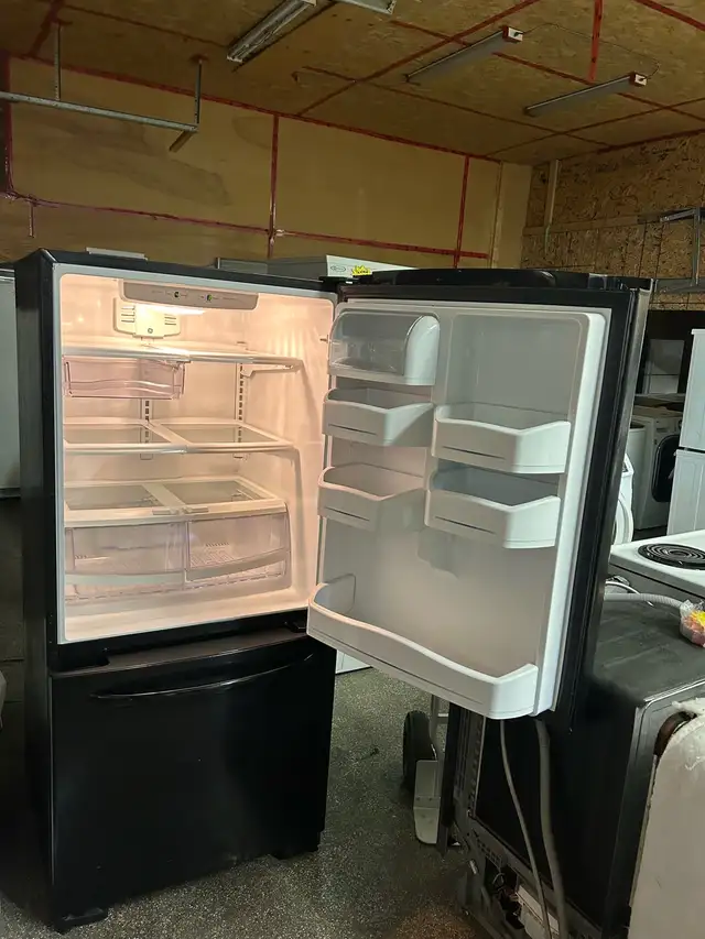 GE Stainless Stell Refrigerator - No issues in Refrigerators in Kitchener / Waterloo - Image 4