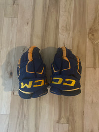 CCM hockey Gloves 