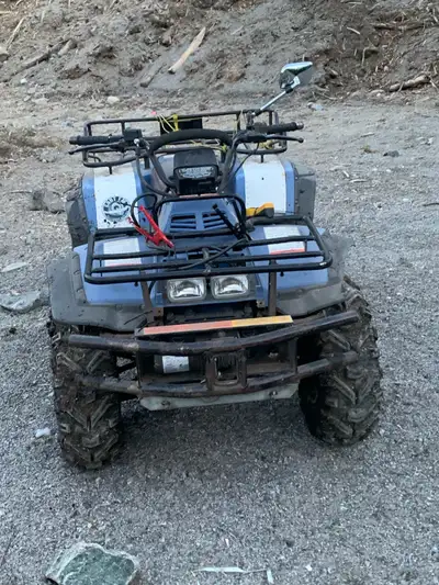 Suzuki QuadRunner 300 – 1000$ légèrement négociable Tu cherches un petit 4 roues pour travailler, al...