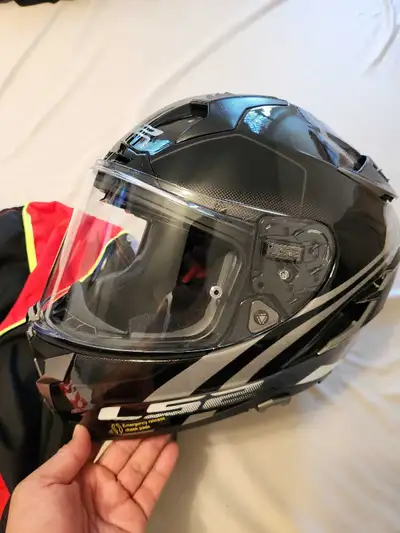 LS2 motorcycle helmet Size xlarge Great condition - never been dropped and no damage Bought brand ne...