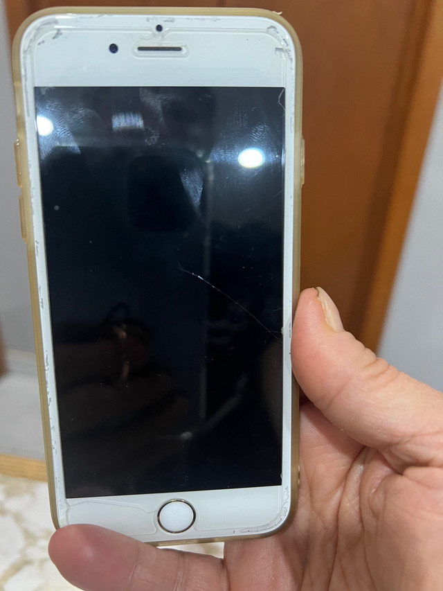 iPhone 6 good working and condition 100 % battery in Cell Phones in Windsor Region - Image 2