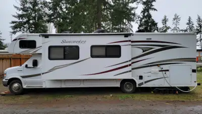 Motorhome for sale! 2018 Sunseeker 3010DS 32 feet 78000KM 2nd owner. No accident. Mechanic in very g...