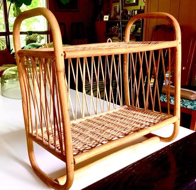 Wicker Rattan Wall Shelf With Towel Bar in Home Décor & Accents in Markham / York Region - Image 5