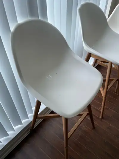 Used in good condition bar height chairs Very sturdy minor scuffs on the seat please see photos Mind...