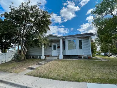 Bright, Spacious Home with a Large Yard – Perf