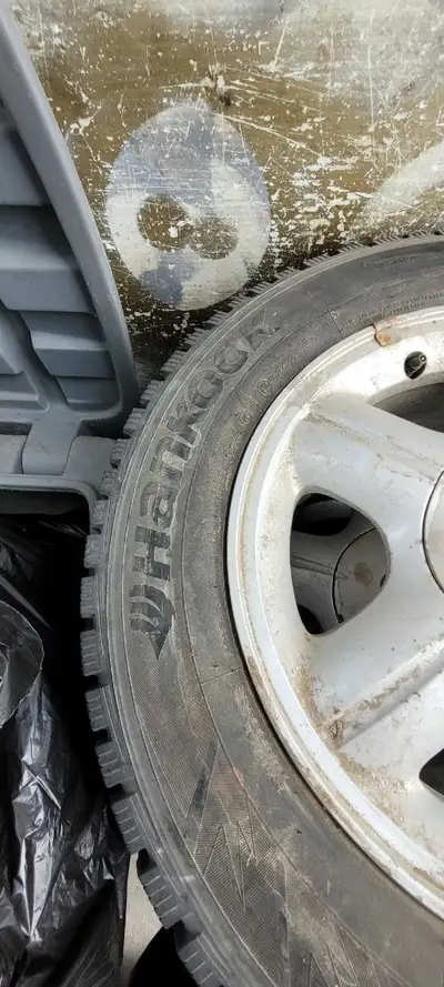 195/65/15 Came off 1999 acura el. Call or txt 403 918 3909