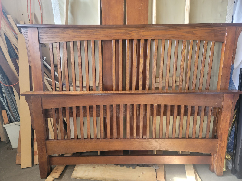 Real Solid Wood Queen Size Bed frame Can Dropoff Beds & Mattresses