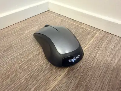 A Logitech wireless mouse, tested and working without issues. Has minor scuff marks, but otherwise i...