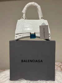 Women Balenciaga hand bag with a box