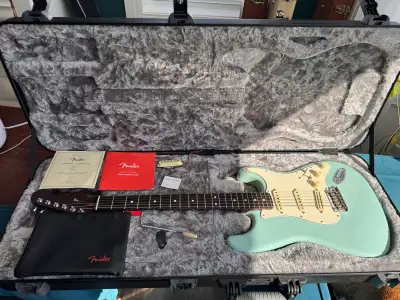 Looking to trade for a Gibson Lespaul Standard. Will consider others. Very rare combo with the daphn...