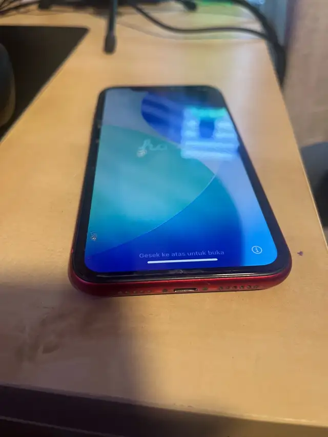 iPhone 11 red in Cell Phones in Delta/Surrey/Langley - Image 2