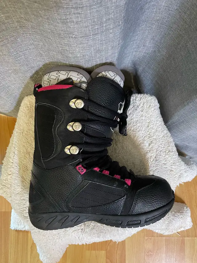 Women’s Snowboard Boots in Snowboard in Calgary - Image 7