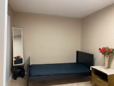 Room is in beautiful Stonebridge, Barrhaven! Close by to wonderful parks and Minto recreational cent...