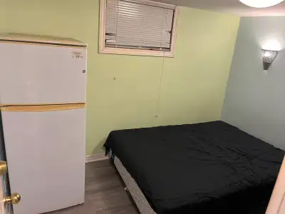 2 furnished rooms available, Hamilton Mountain