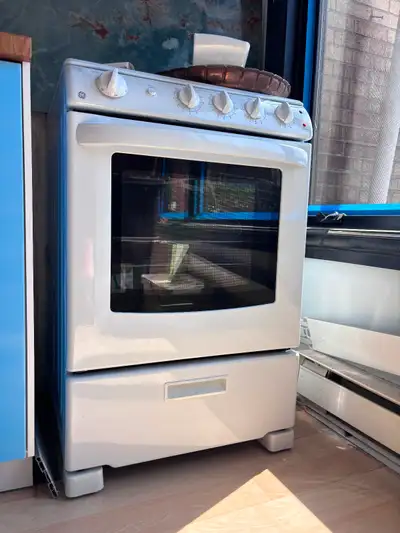 WORKING ELECTRICAL ELEMENT STOVE: PICK UP AVENUE AND DAVENPORT, View more