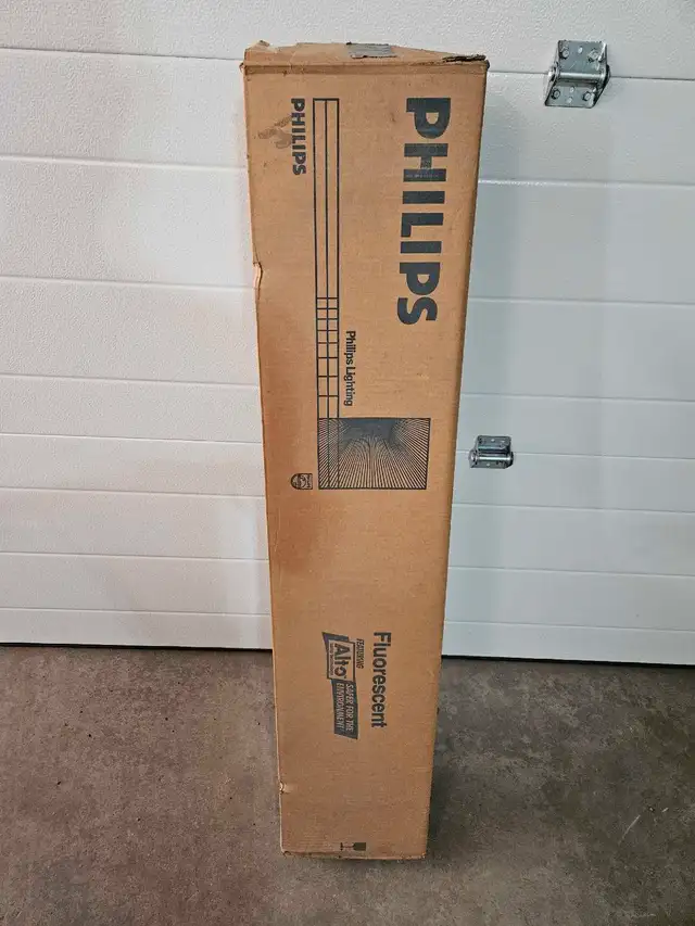 Phillips Alto Fluorescent Bulbs in Electrical in Calgary - Image 2