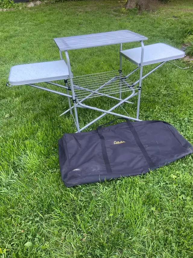 Camping folding table