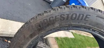 4 pneus Blizzak WS 90 encore en bon état. Demande 375$ pour l'ensemble de 4.