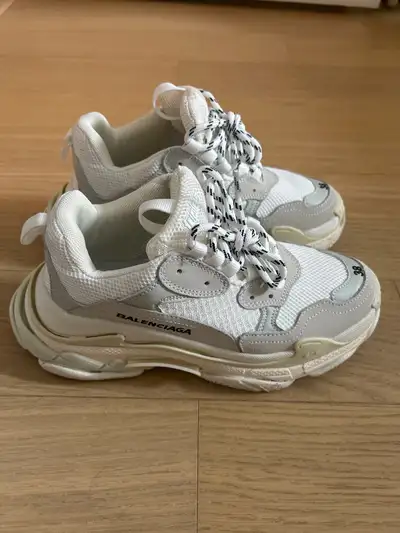 Balenciaga triple s kijiji hotsell