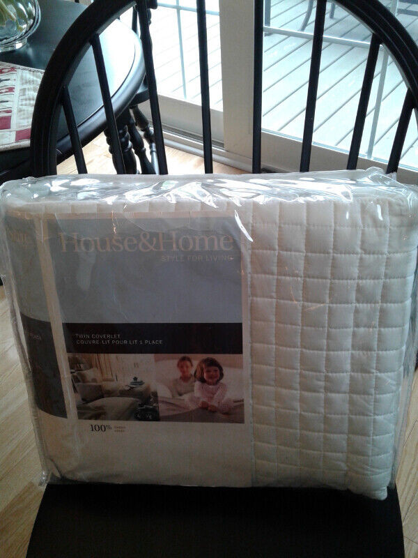 NEW White Quilt -- Twin size in Bedding in St. Catharines