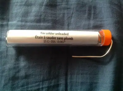 J'ai à vendre un petit rouleau d'étain à souder sans plomb. Tin solder unleaded for sale. 12 G * DIA...