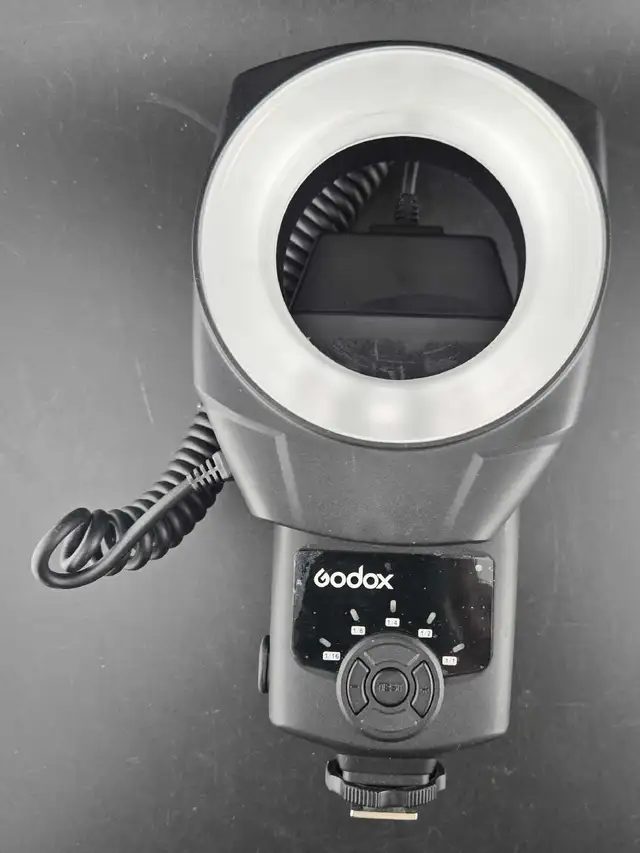 GODOX FLASH W/ CIRCLE LED LIGHT in Cameras & Camcorders in City of Toronto - Image 2