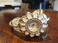 Women's White Sunflower Bracelet Watch in Mint Shape w/zirconias