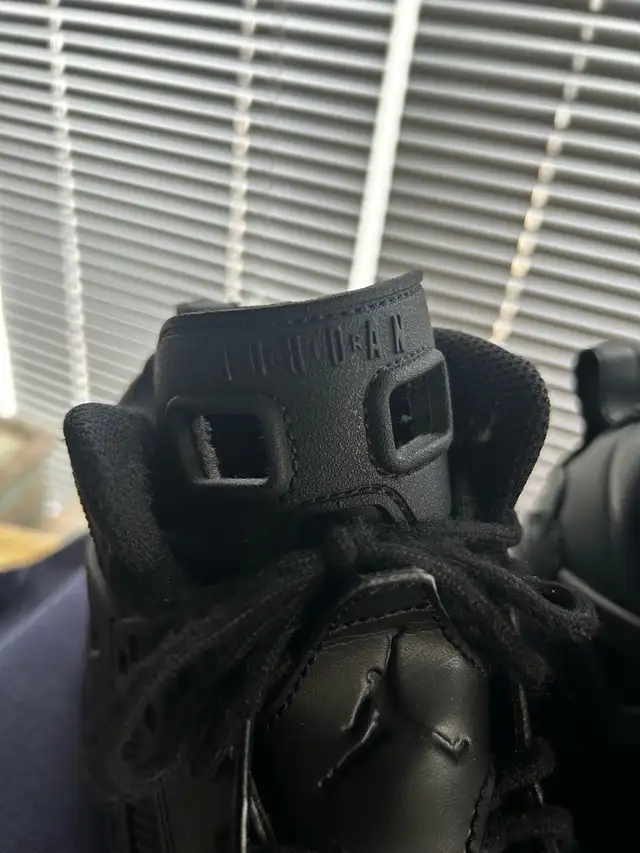 (Youth size 4) Jordan Winterized Spizike GS 'Black Cat' in Men's Shoes in Mississauga / Peel Region - Image 3
