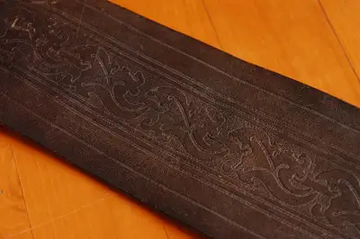 VINTAGE SUPER WIDE 8.5 CM & THICK EMBOSSED LEATHER GUITAR STRAP, View more