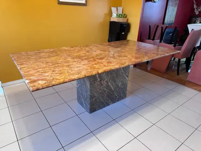 Table en marbre / marble table in Dining Tables & Sets in Longueuil / South Shore - Image 3