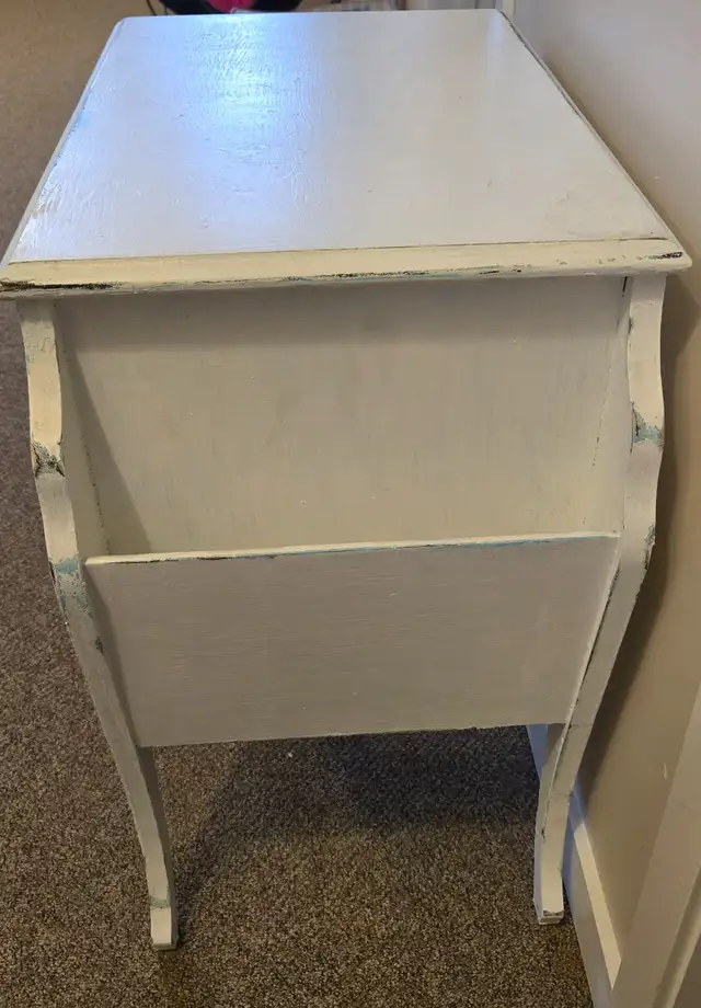 White Rustic Vintage Table in Other Tables in Lethbridge - Image 4