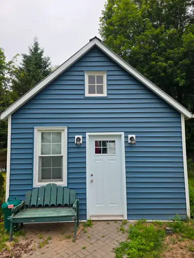 Bachelor apartment on Bleecker Ave (Tiny House)