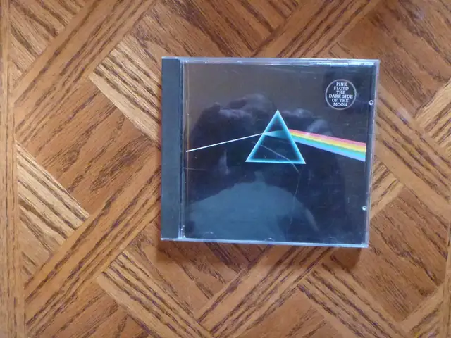 Dark Side Of The Moon – Pink Floyd   CD  mint  $10.00628637313012501223