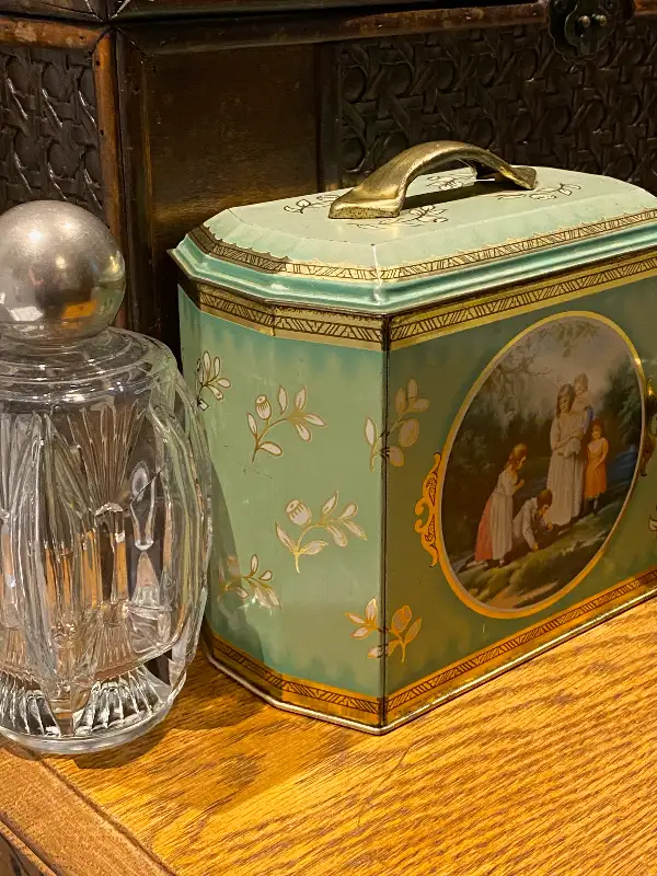 Small Vintage Retro Antique Metal Box62863733576065123